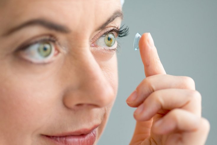 Как проявляется аллергия на контактные линзы?
