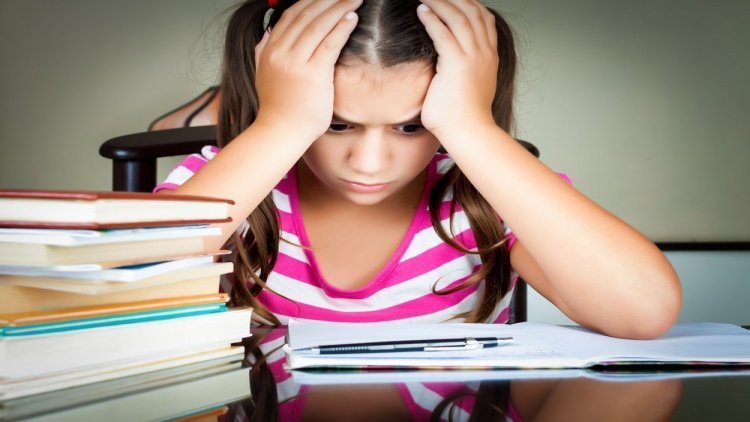 Причины тика у детей: стресс и переутомление