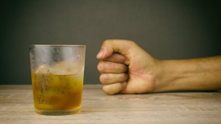 Как проявляется абстинентный синдром при алкоголизме?