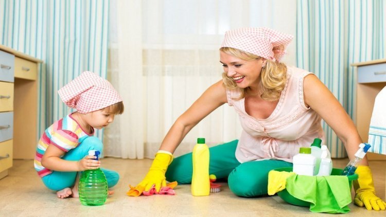 Миф 1: В доме, где живет малыш, уборка должна производиться с использованием антибактериальных средств