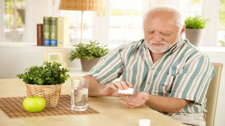 Прием таблеток лицами пожилого возраста