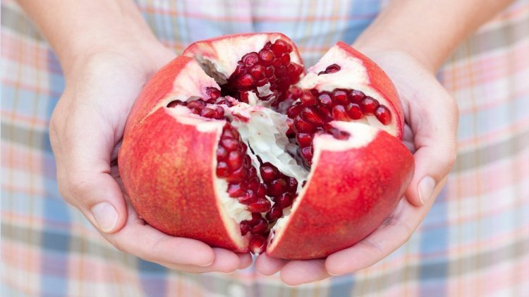 Здоровое питание с ярко-красным фруктом