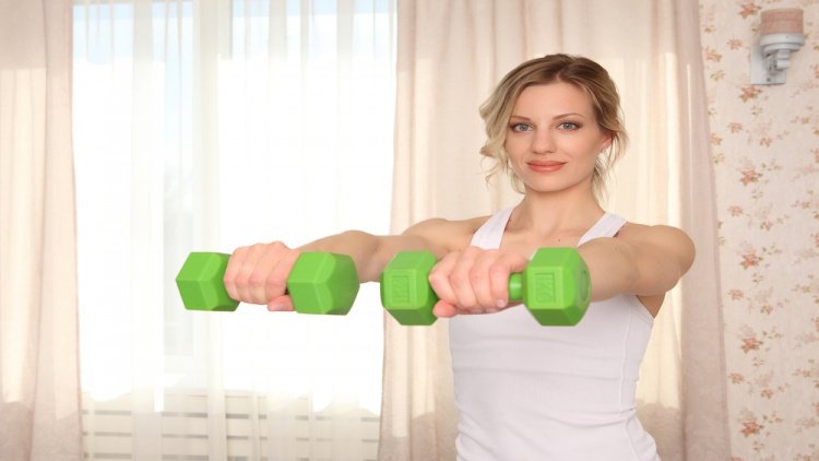 Фитнес-тренировка для грудных мышц для девушек