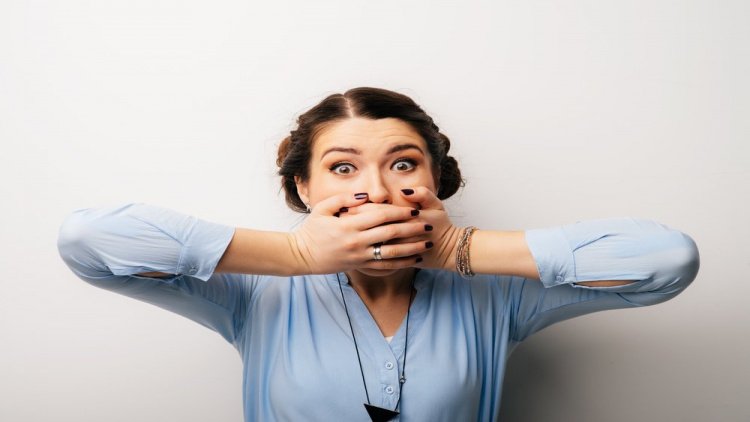 Неприятный запах изо рта — проблема в дисбактериозе
