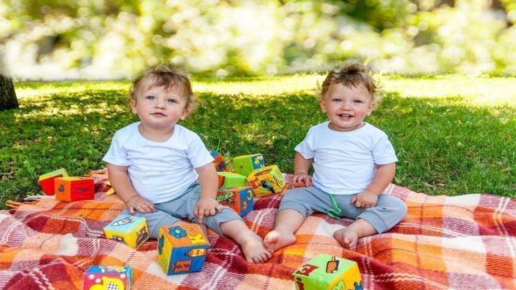 Трудности родителей: как отличить близнецов