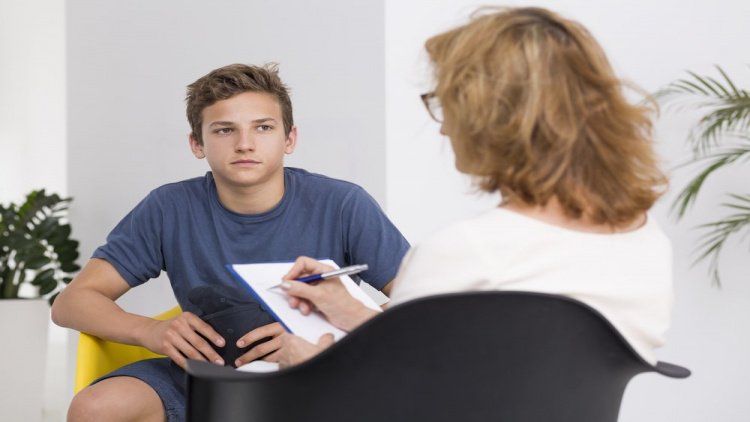 Когда подростку нужна помощь психолога?