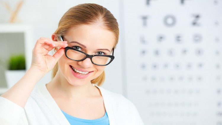 Почему снижается острота зрения? Показания к операции