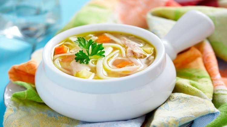 Правильное питание для микробиома: суп из цыпленка с цукини