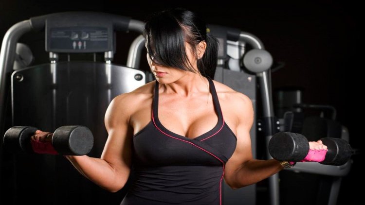 Тренировки дома: комплекс фитнес-упражнений для груди
