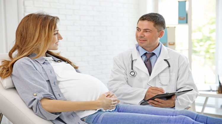Выделения в период беременности: что делать?