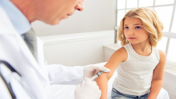 Опасные вирусы: нужны ли прививки детям?
