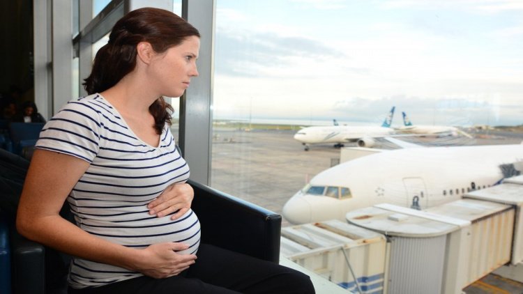 Авиаперелеты во время беременности: что может пугать?