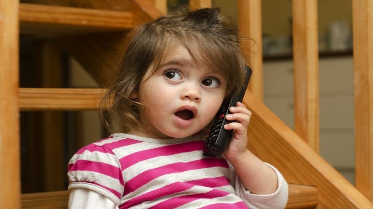 В каком возрасте у ребёнка должен появиться свой телефон?